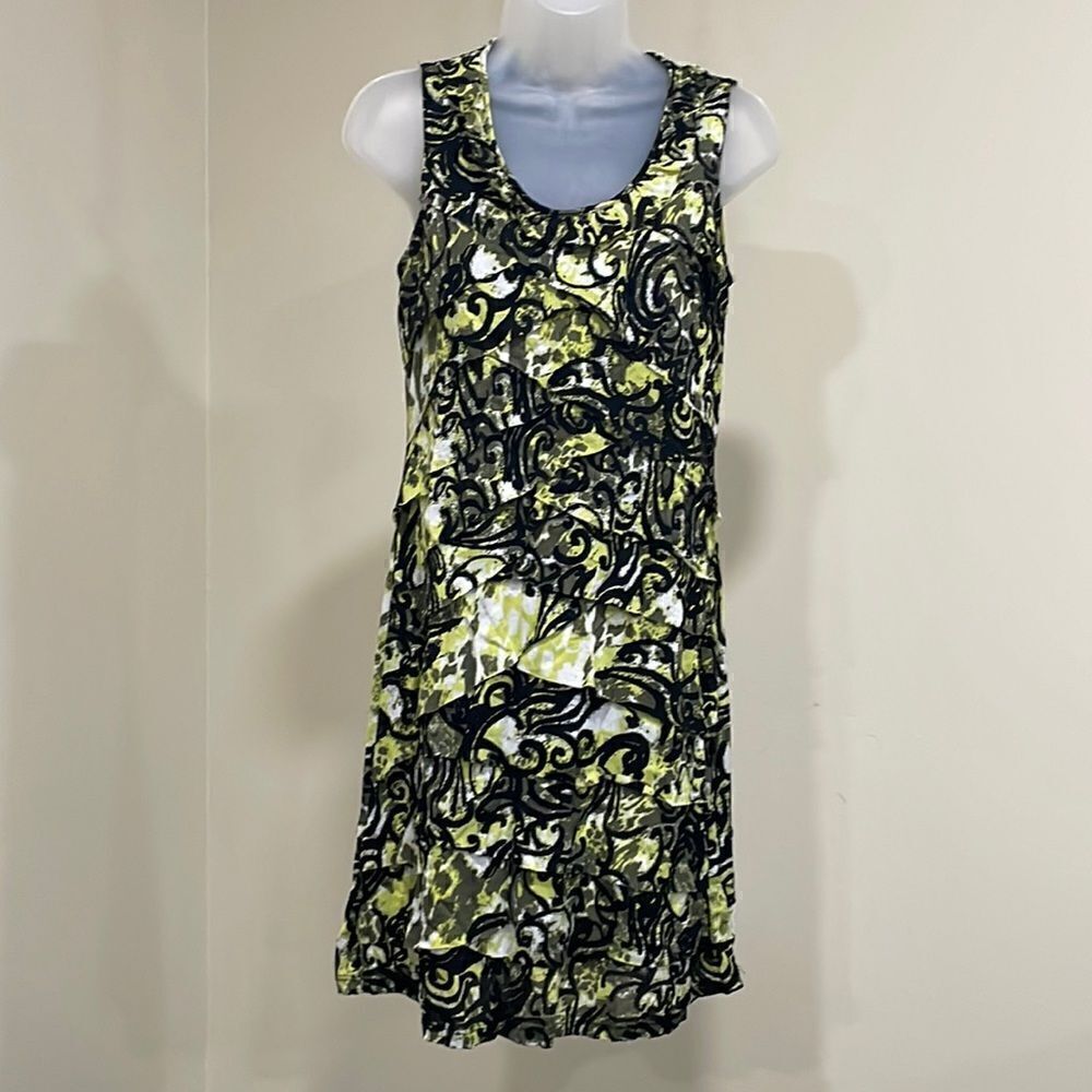NWOT Madison Layered Abstract Yellow/Black Dress. Size S small 4/6